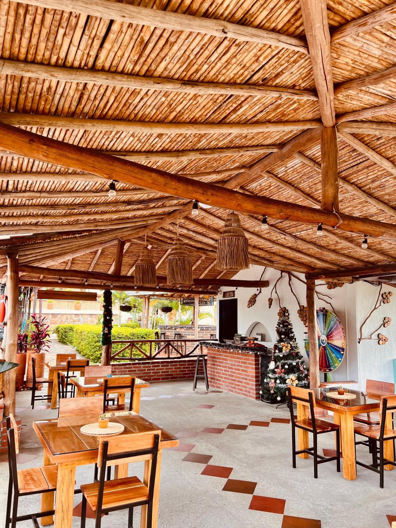 Hotel Campestre Palmas Del Zamorano San Gil Exterior foto